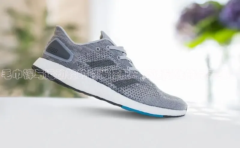 意昂3手机版官方版下载安装最新版本猫眼毛巾裤与运动鞋的时尚搭配：舒适随性的完美组合